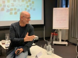 Trainer und Gründer Alexander Holl im Seminar